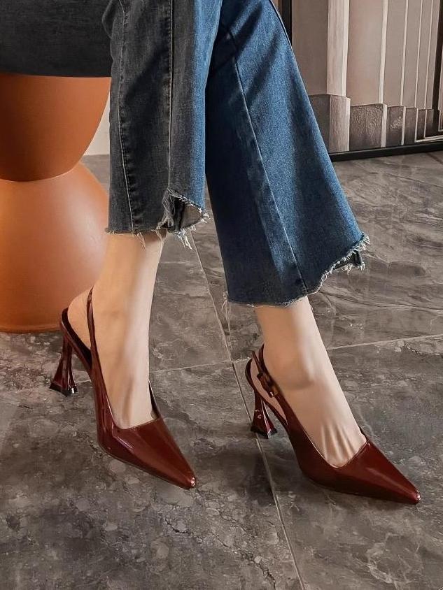 Yaire | Eleganti Tacchi a Punta con Cinturino sul Tallone