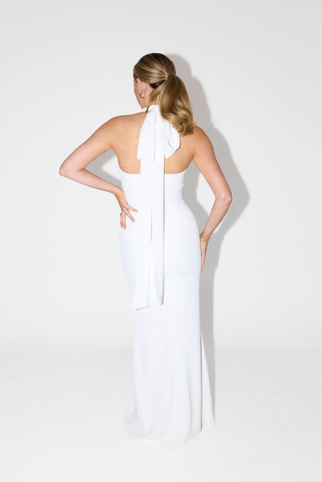 Vasilisa | Abito Elegante con Collo All’Americana e Fiocco sulla Schiena