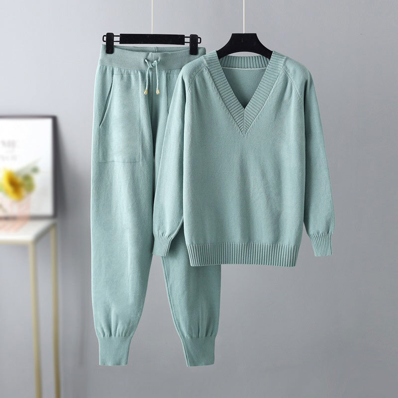 Leda™ | Comodo Set a Due Pezzi: Pantaloni e Maglione con Collo a V