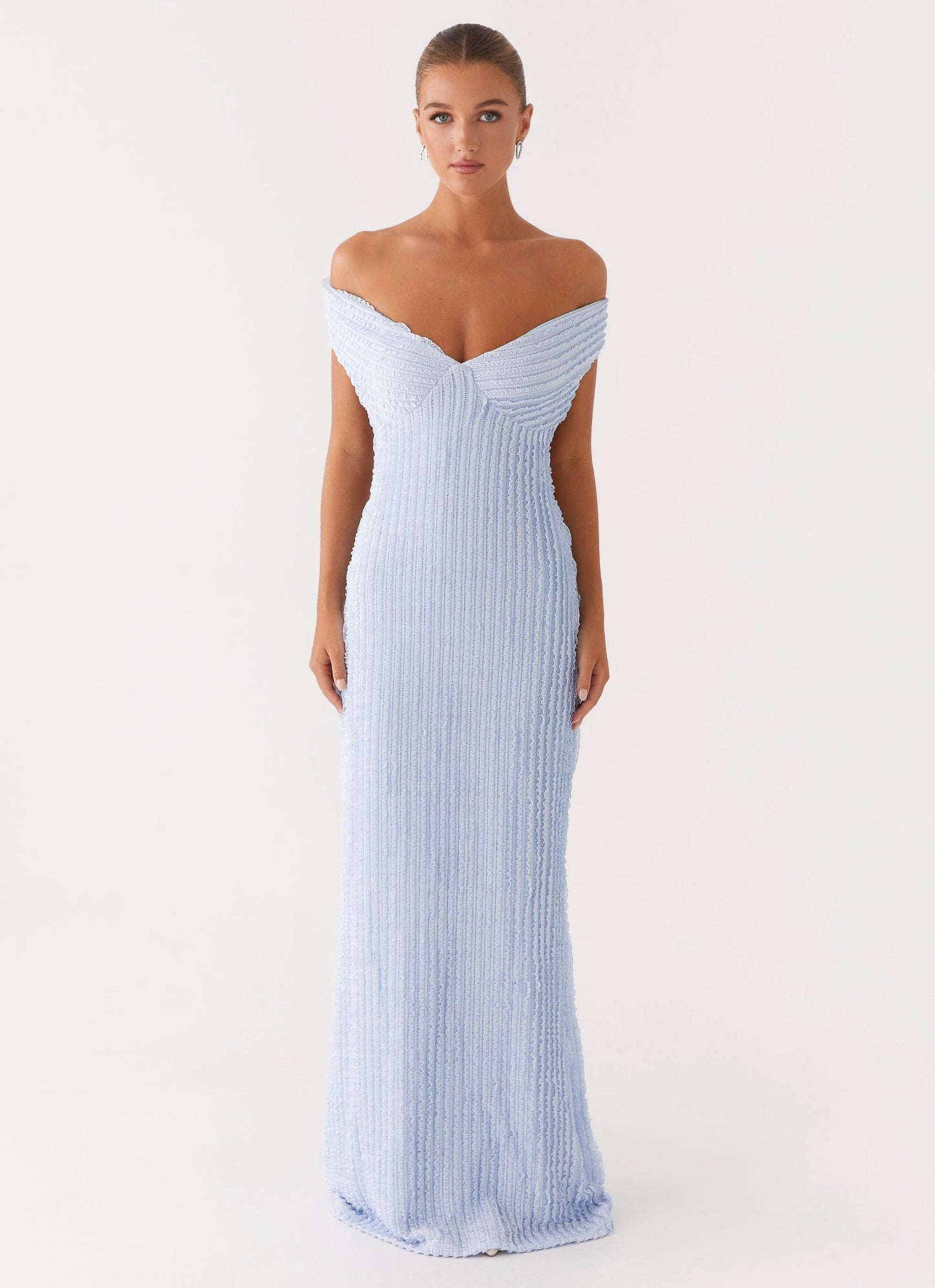 Viveka | Vestito lungo con spalle scoperte a V