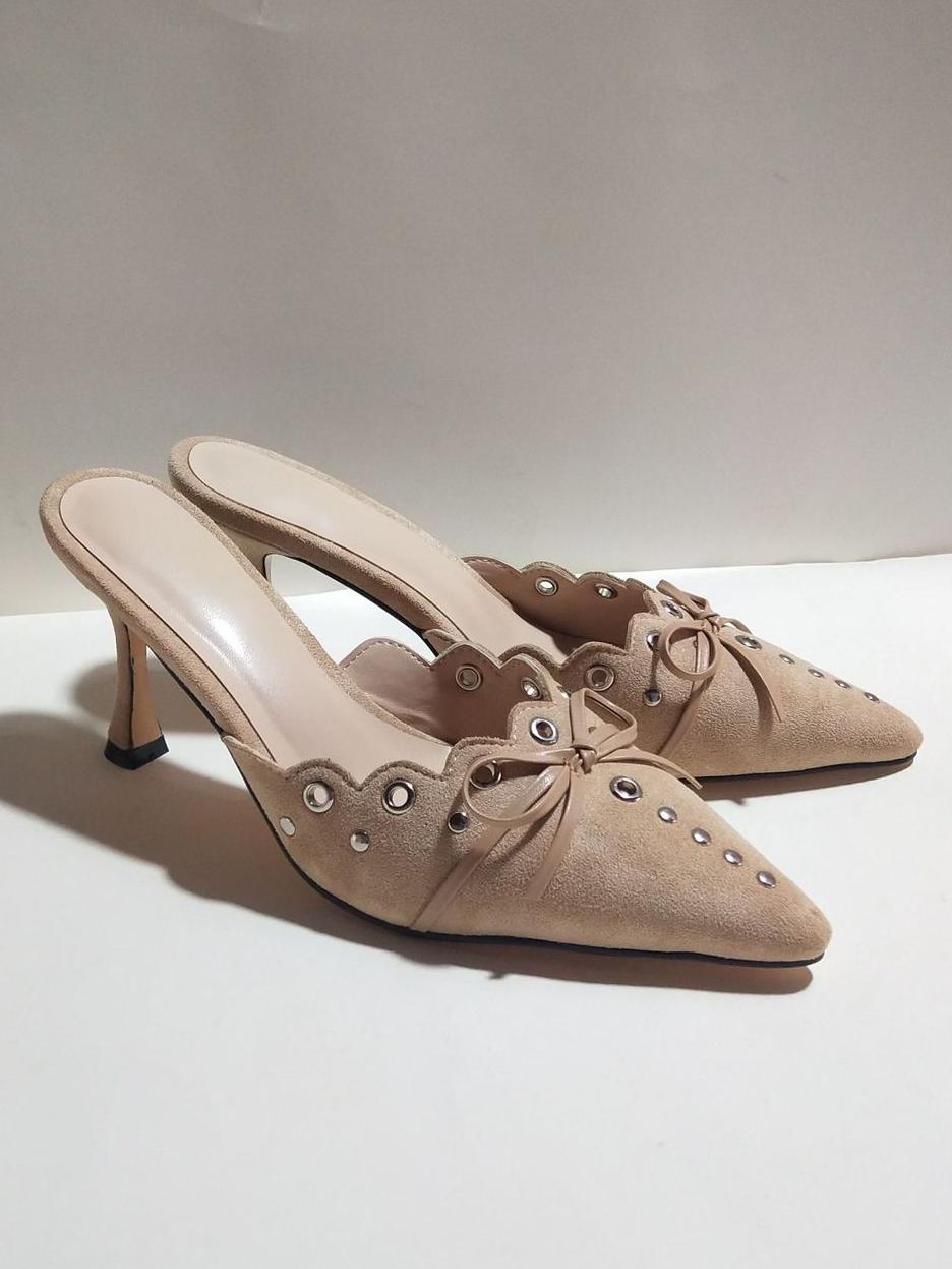Yanitza | Eleganti Tacchi a Punta con Occhielli