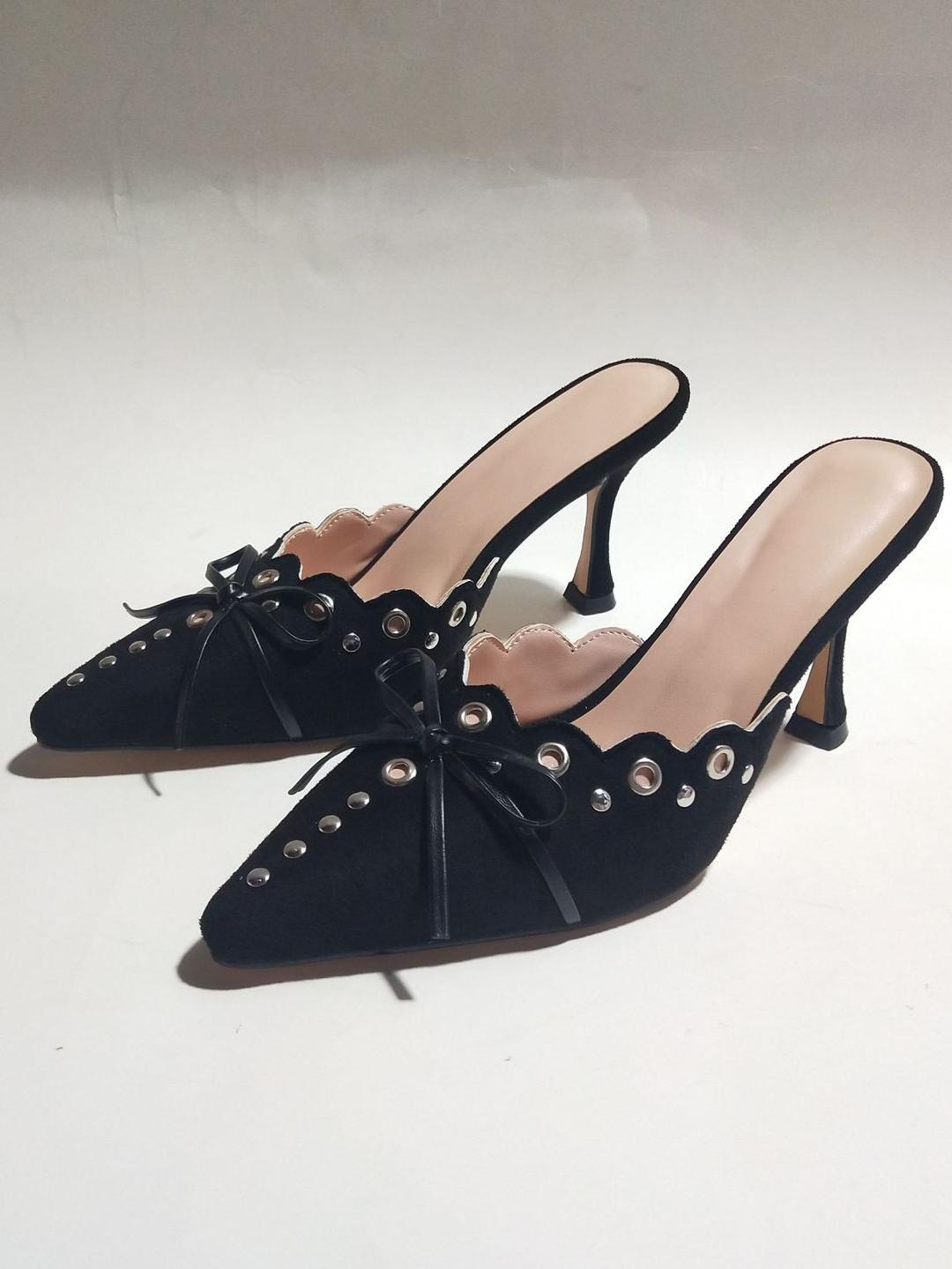 Yanitza | Eleganti Tacchi a Punta con Occhielli