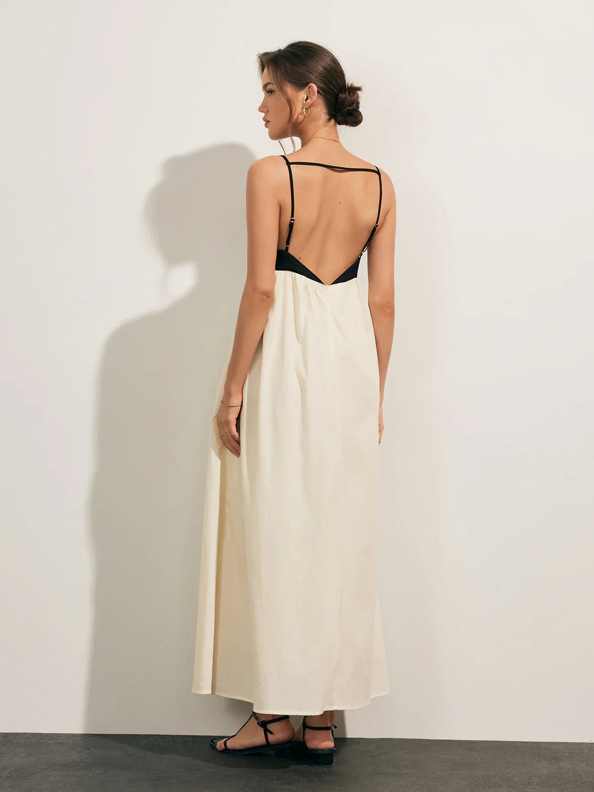 Zaira | Vestito lungo in contrasto con schiena scoperta