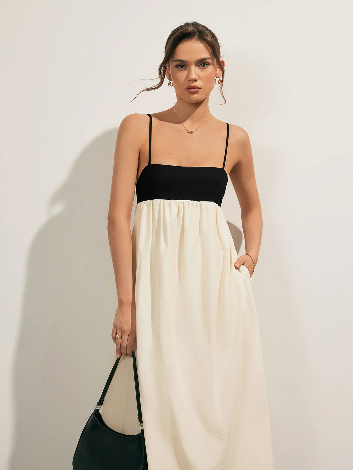 Zaira | Vestito lungo in contrasto con schiena scoperta