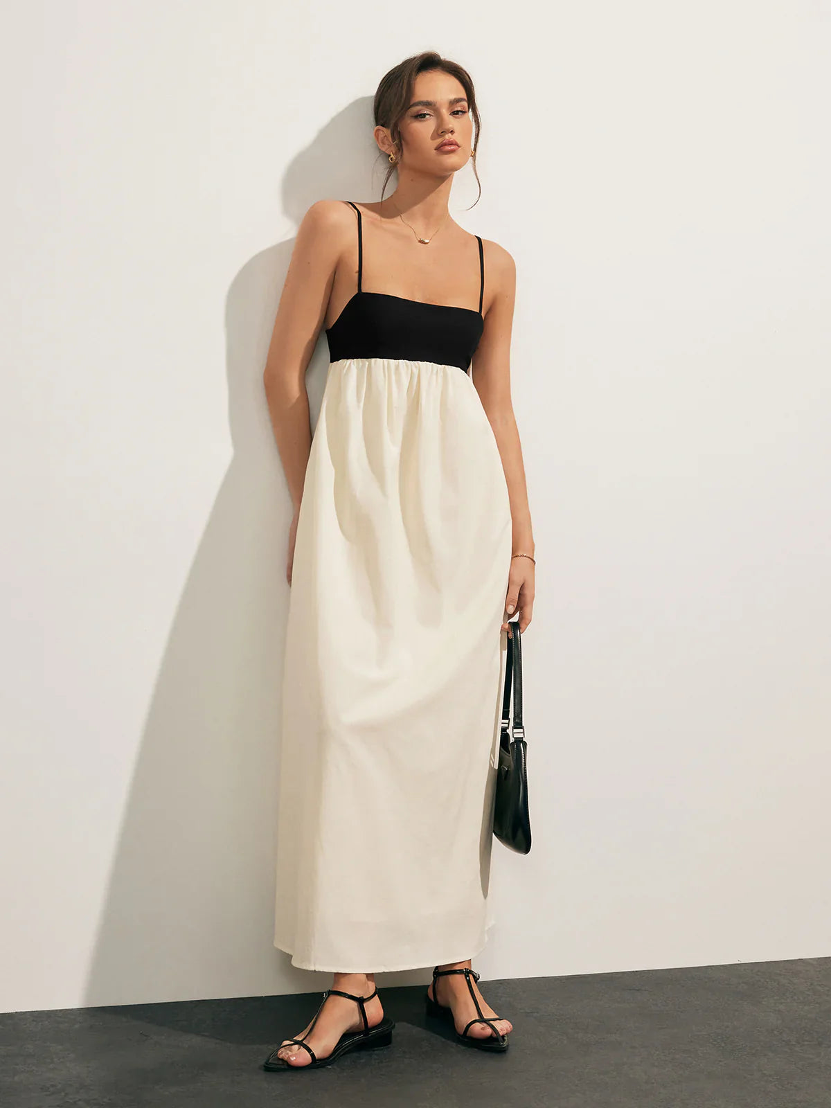 Zaira | Vestito lungo in contrasto con schiena scoperta