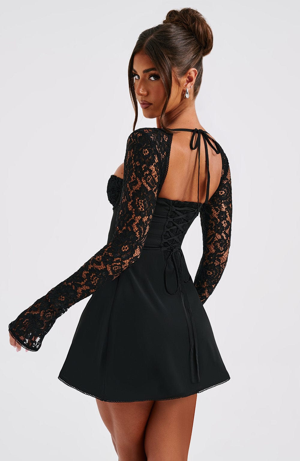Lizzi - Mini dress con maniche in pizzo
