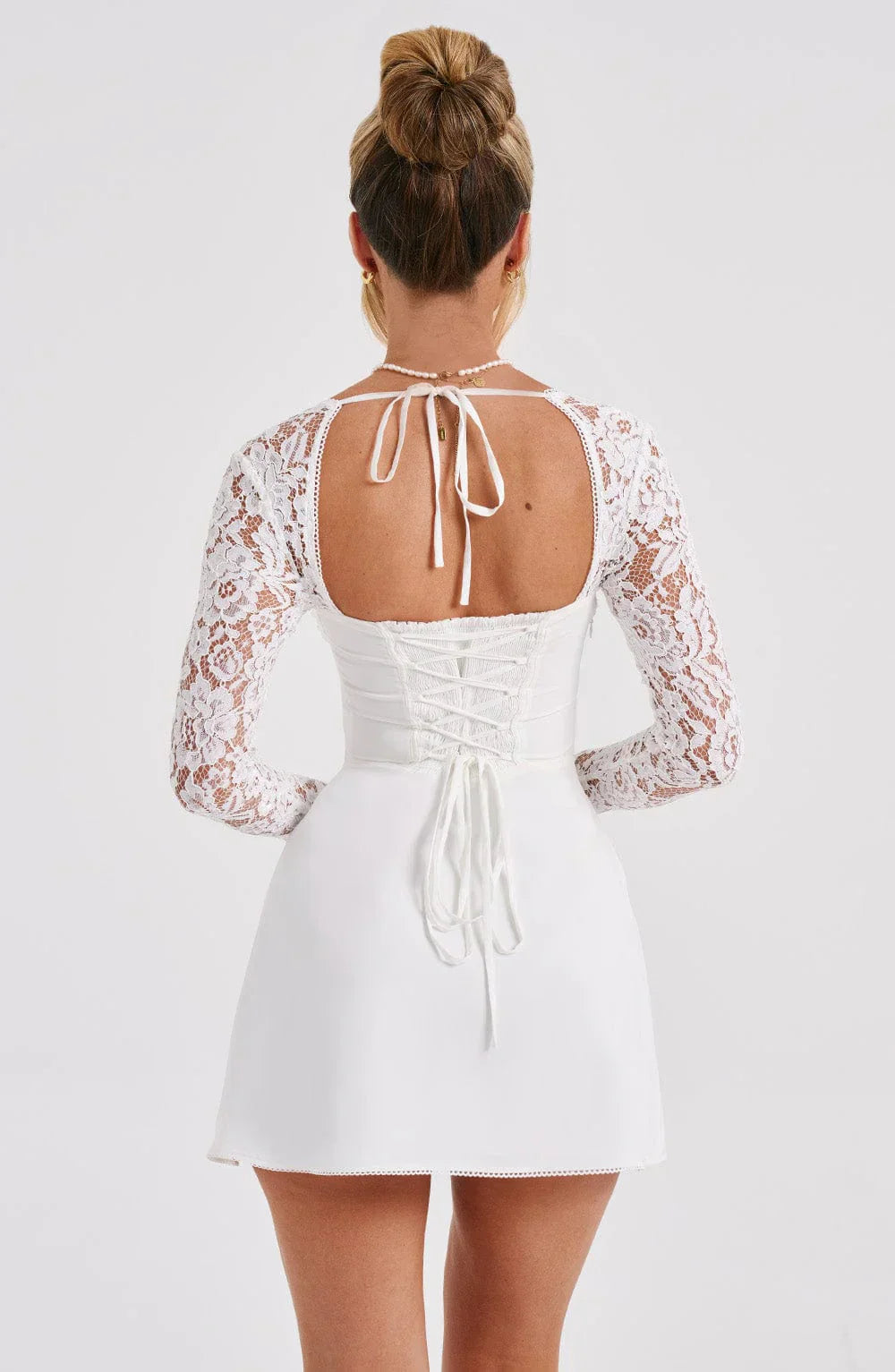 Lizzi - Mini dress con maniche in pizzo