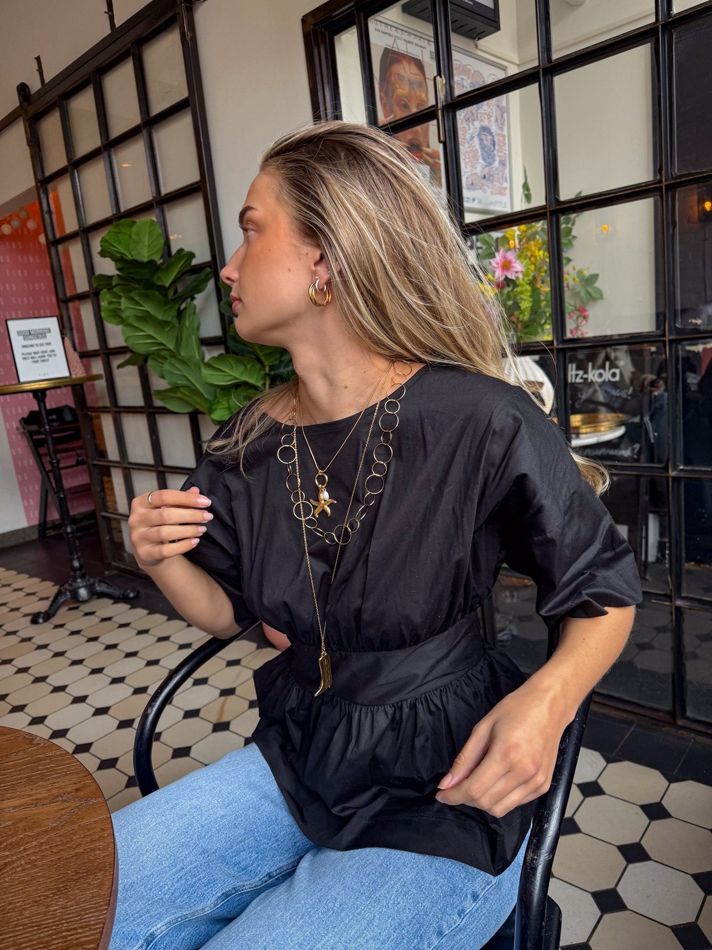 Beta | Blusa in Onice Senza Schiena