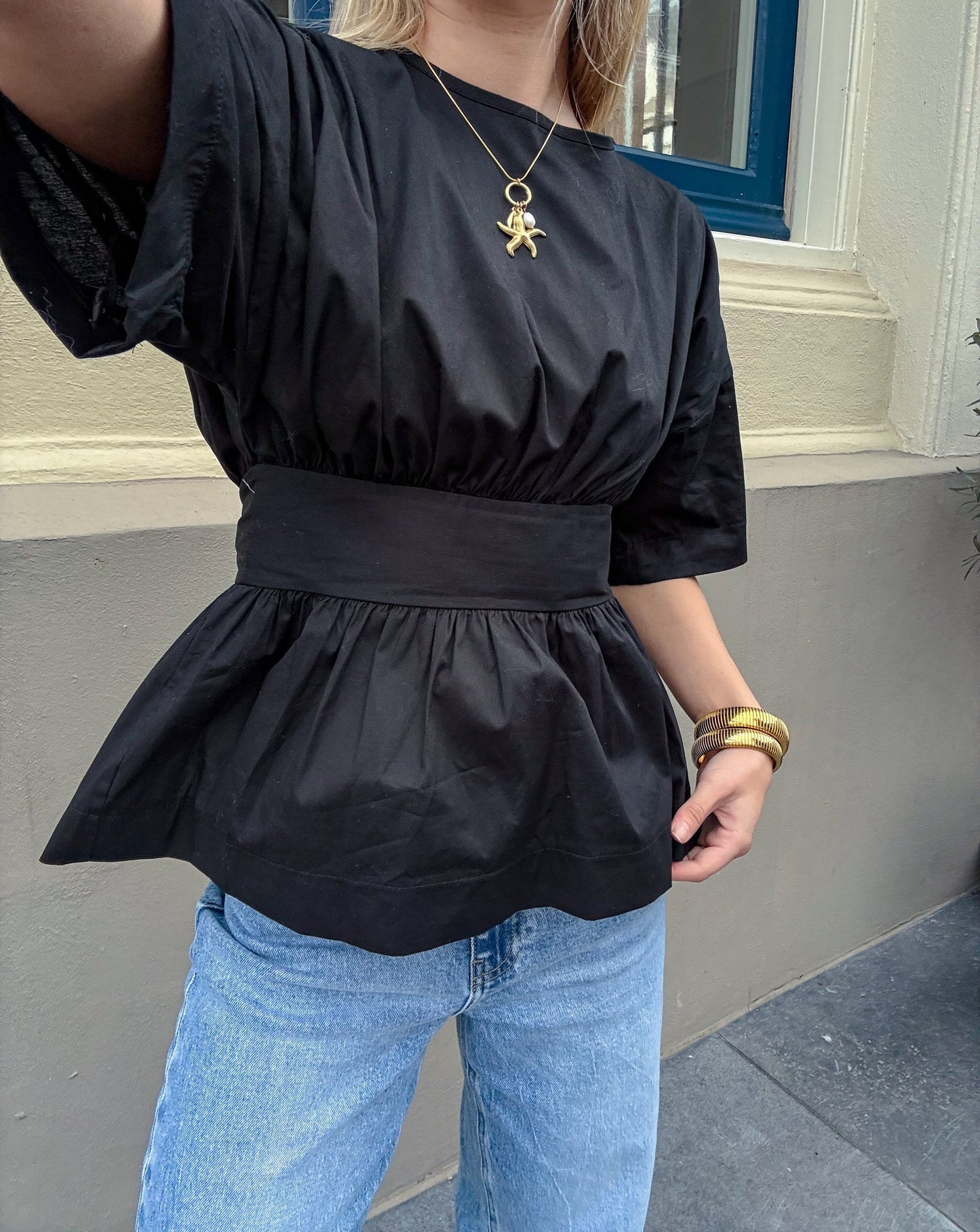 Beta | Blusa in Onice Senza Schiena