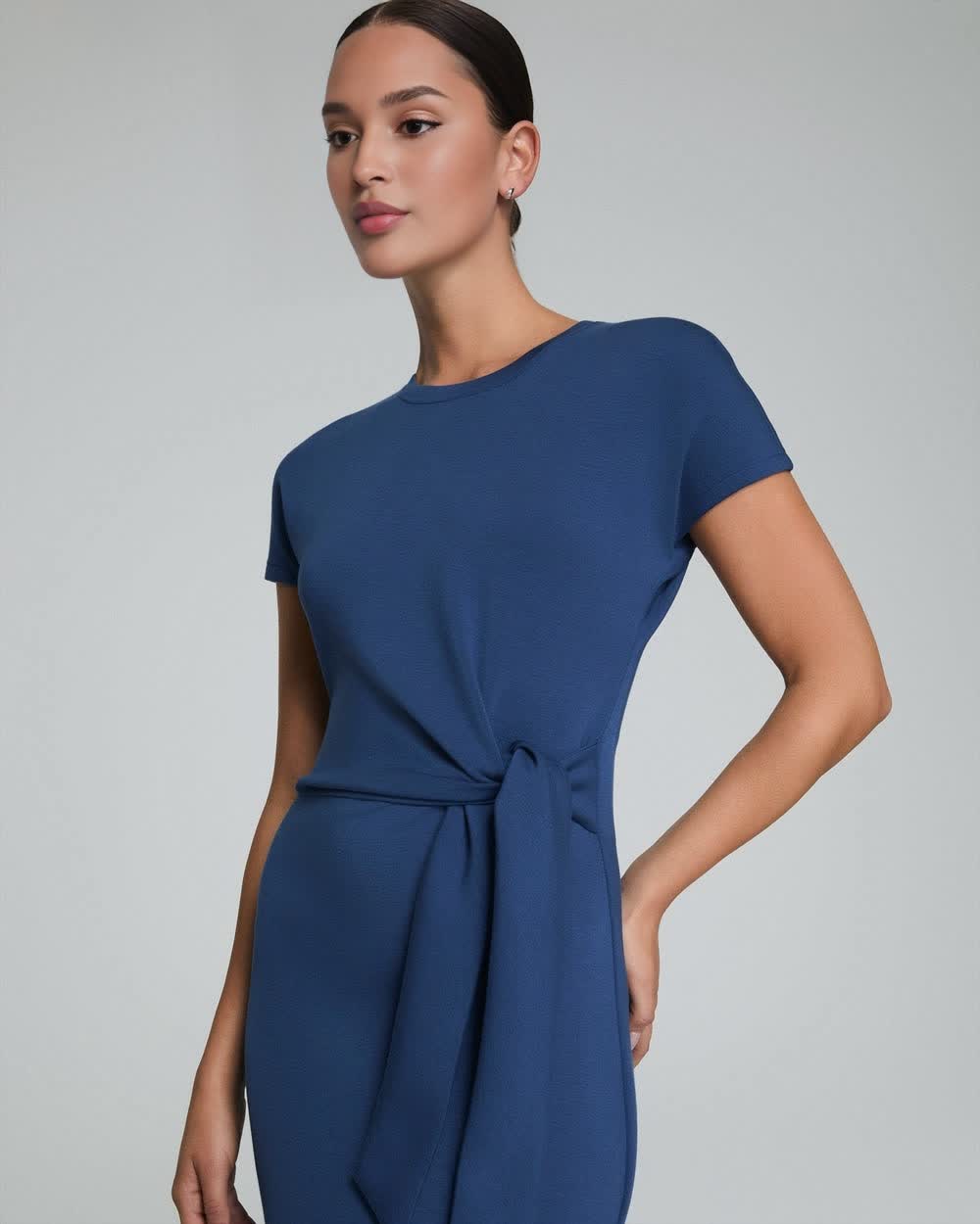 Antoinette | Abito midi a righe con fiocco in vita.