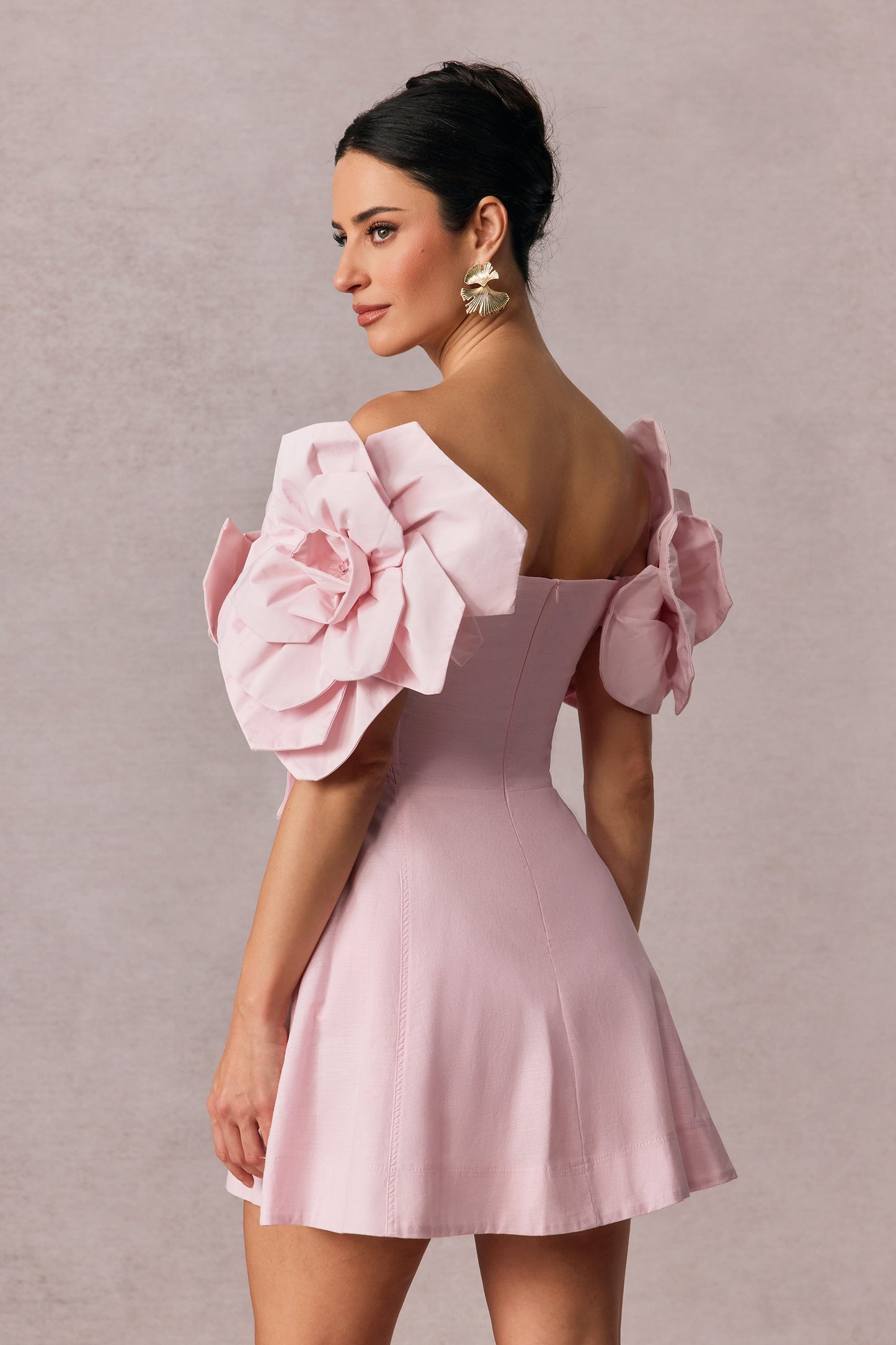 Wendi | Vestito Mini con Applicazioni Floreali