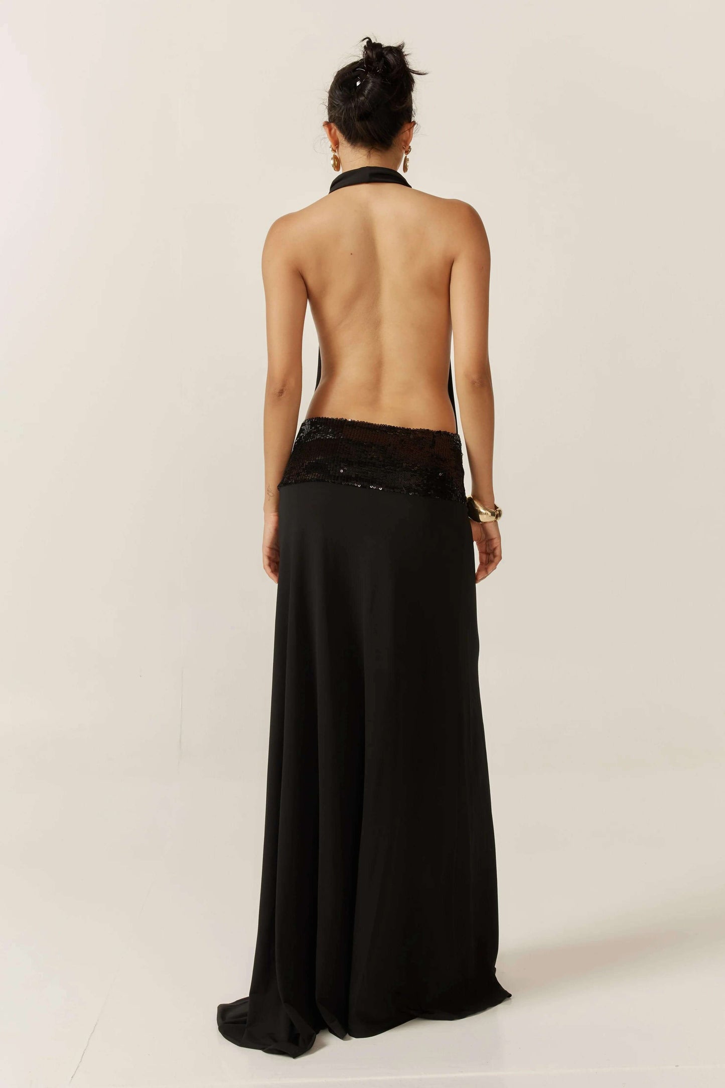 Maddalena | Vestito nero con collo halter
