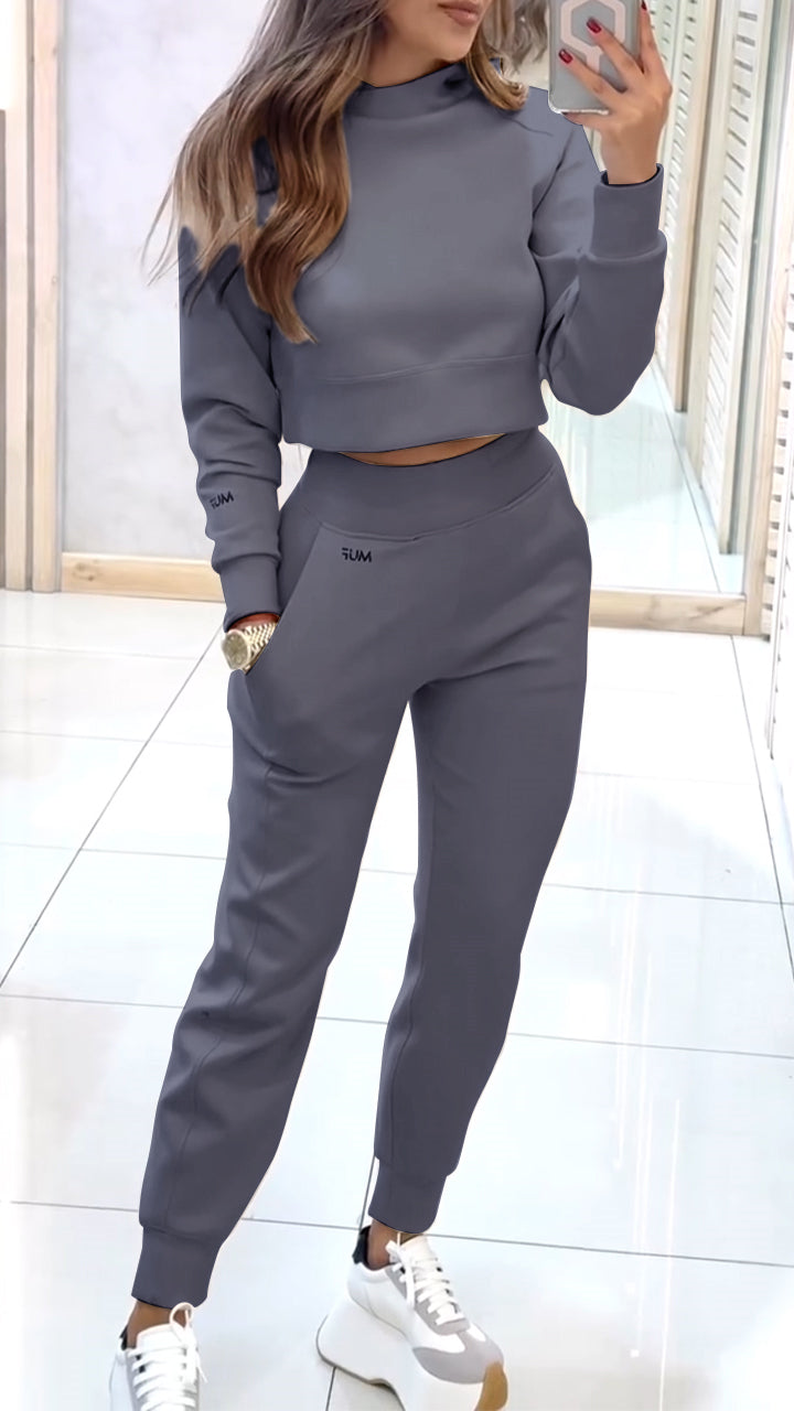 Monica | Set di pantaloni e maglione a collo alto