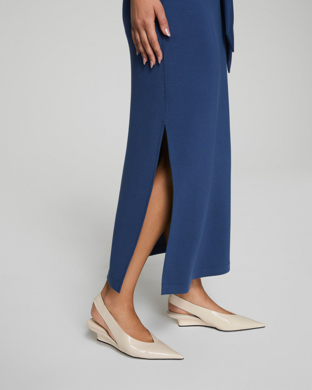 Antoinette | Abito midi a righe con fiocco in vita.