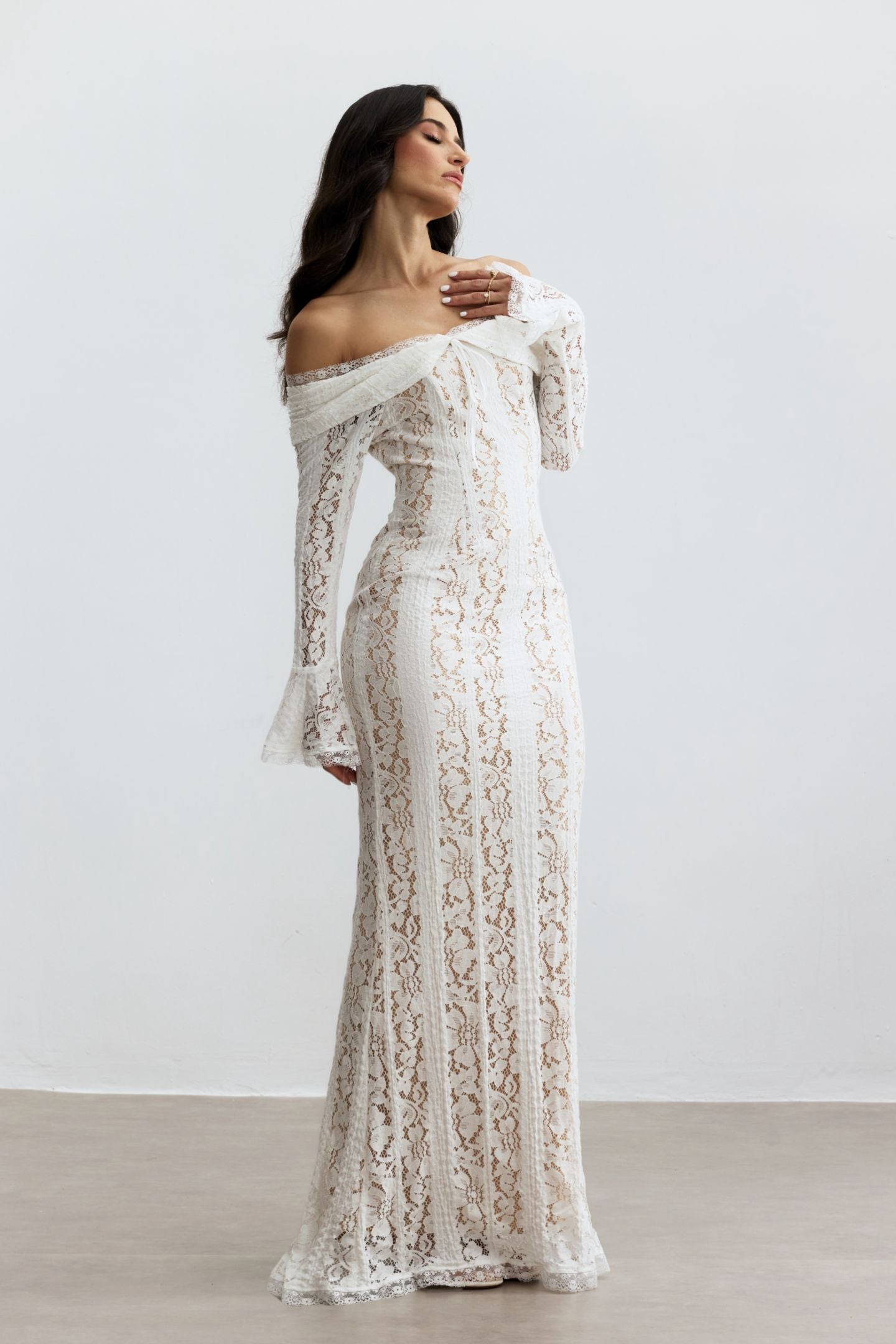 Willa | Abito Lungo in Pizzo con Spalle Scoperte