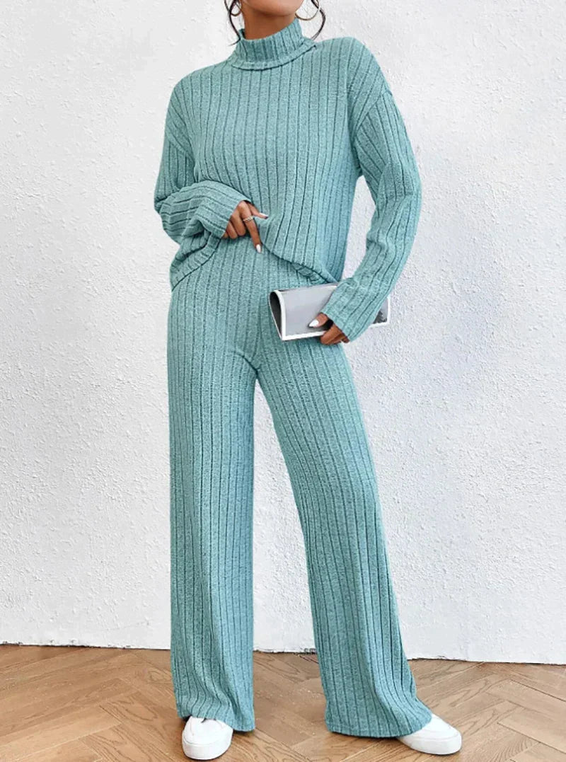 Leia™ | Set di Due Pezzi: Pantaloni e Maglione Collo Alto