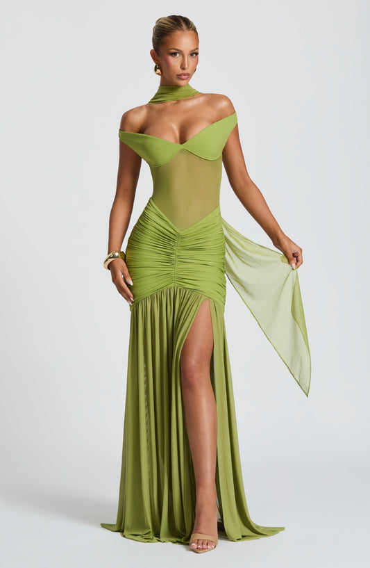 Zuri | Abito Lungo Elegante con Trasparenze