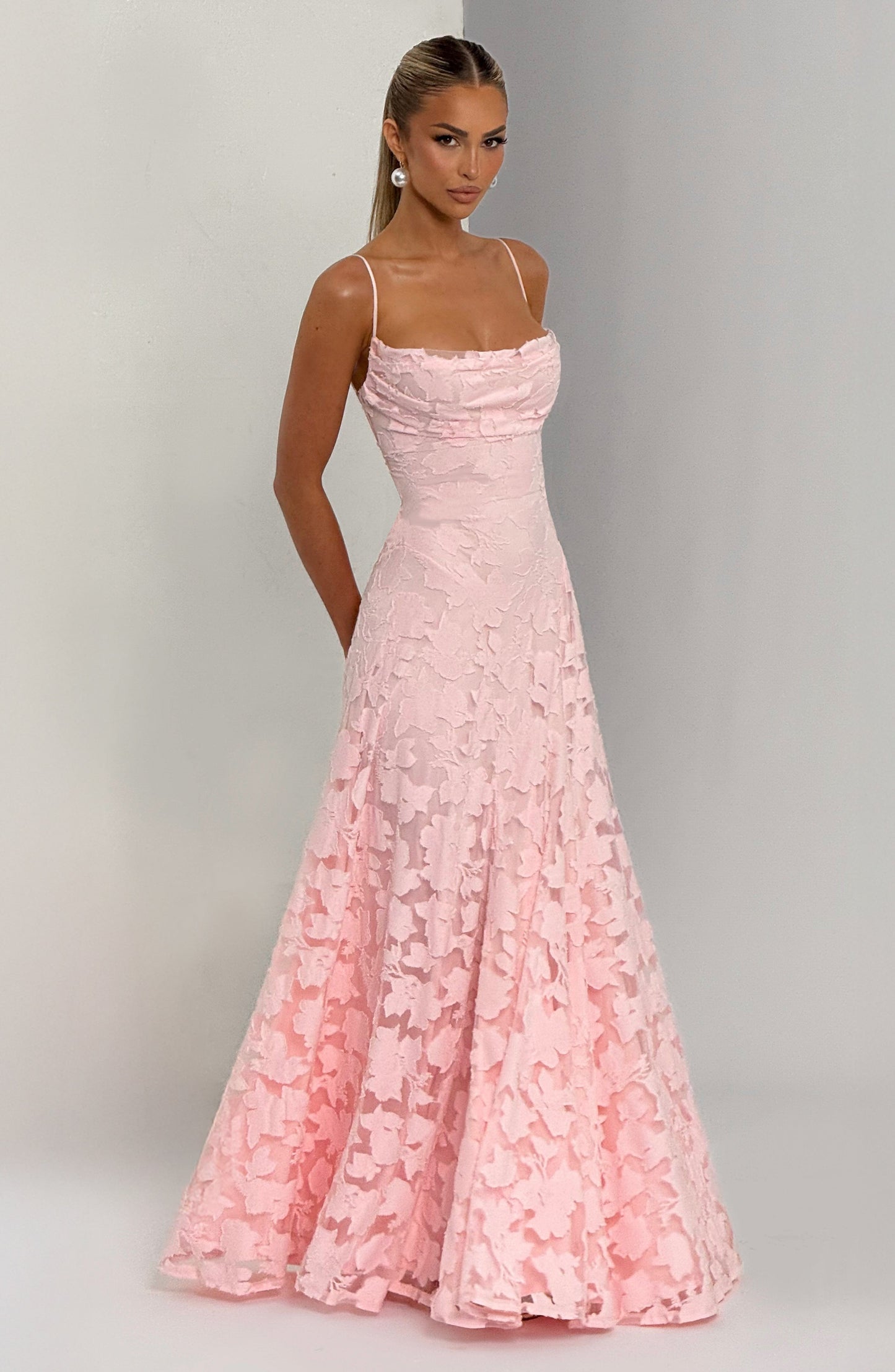 Xalina | Vestito Lungo Elegante in Pizzo