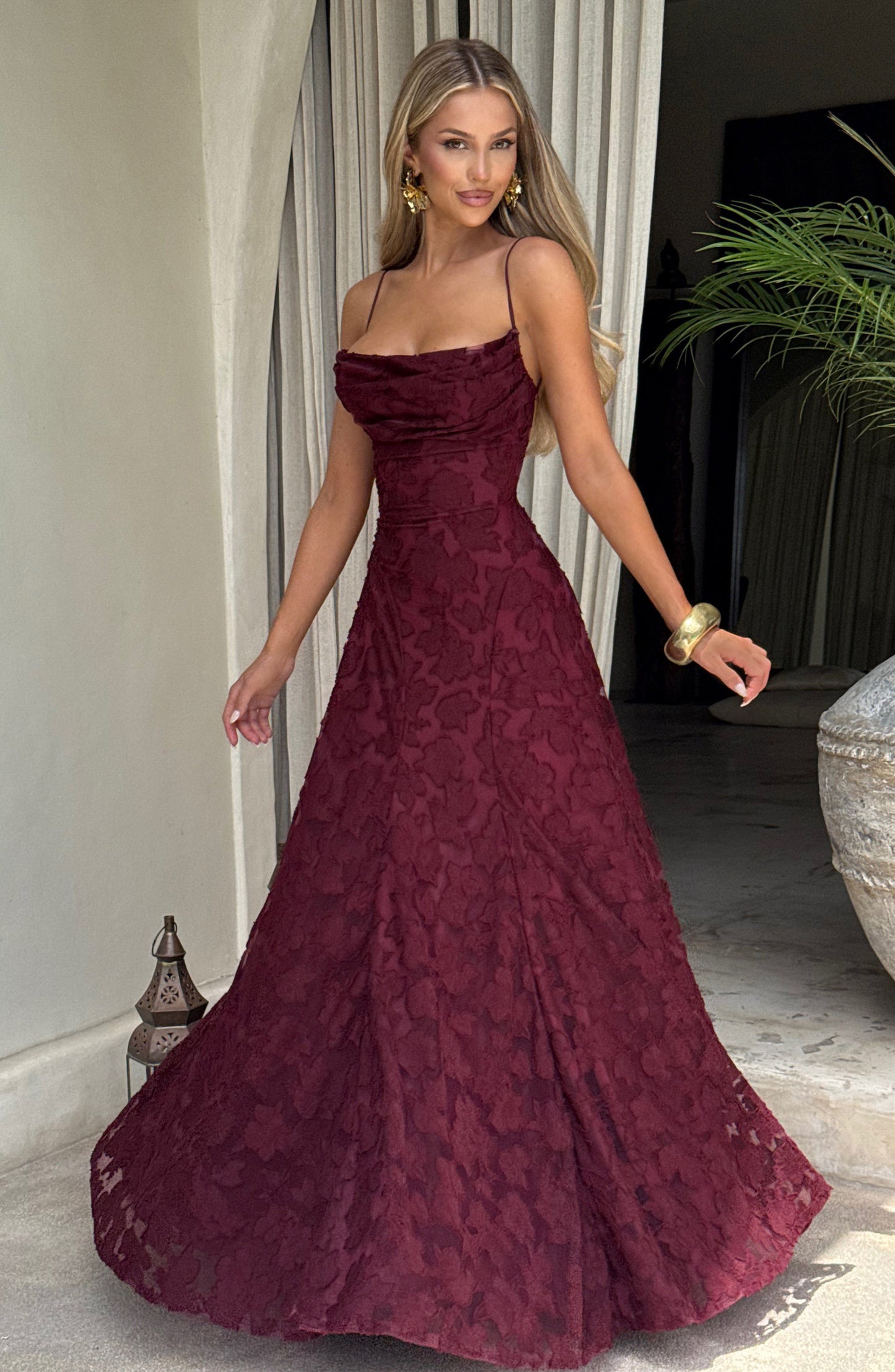 Xalina | Vestito Lungo Elegante in Pizzo