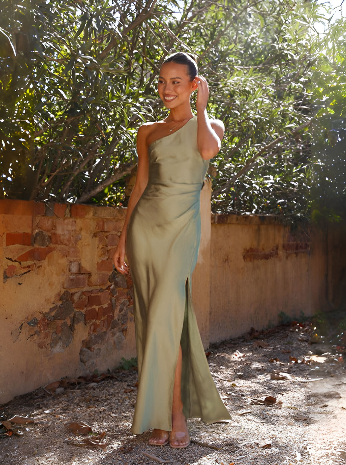 Sandra | Elegante abito a spalla media in satin